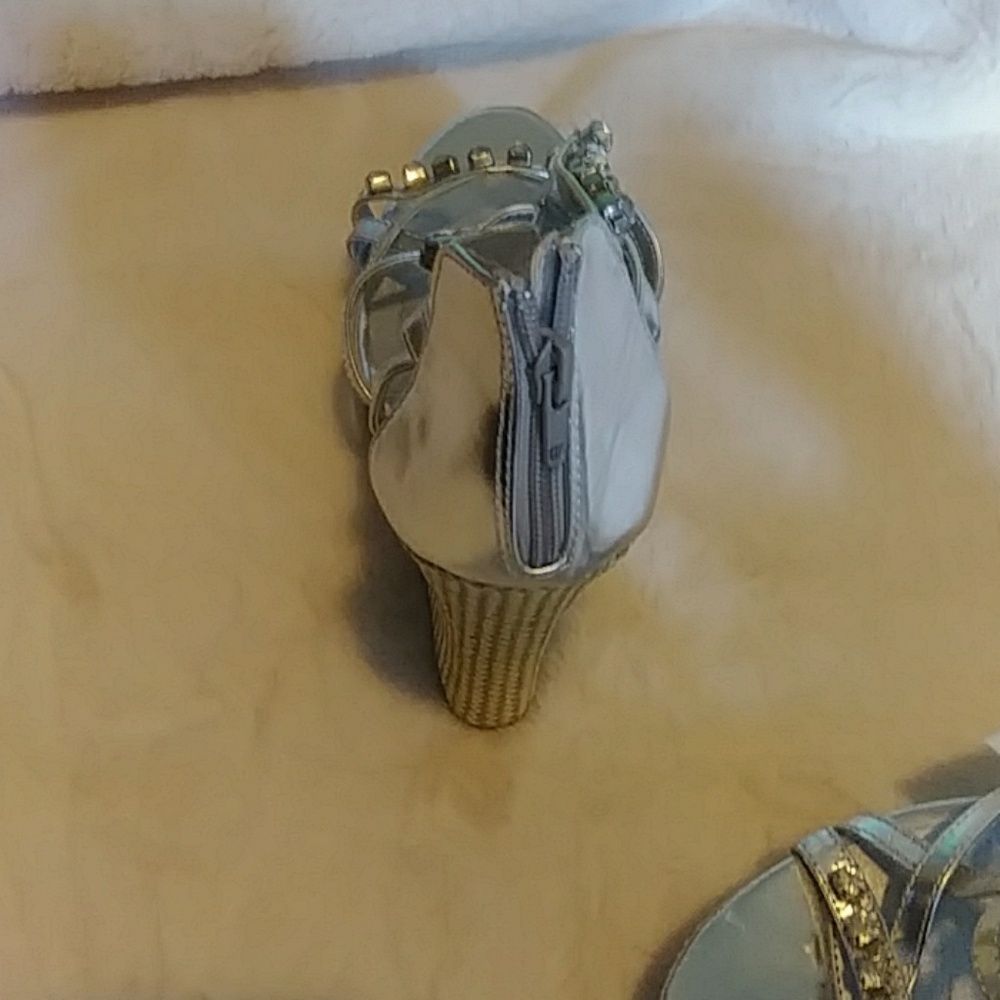 Shoes - Picture 2 of 4